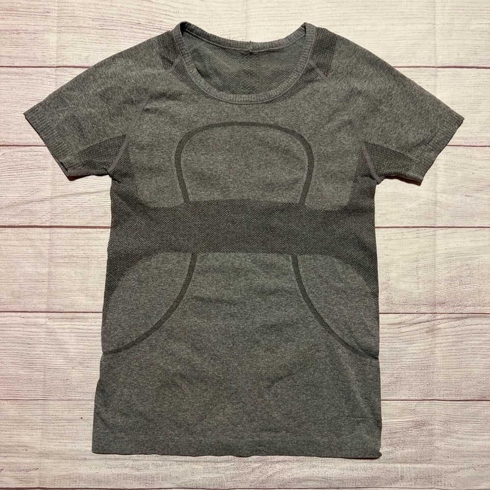Lululemon swiftly tech short sleeve Athletic Top size 4